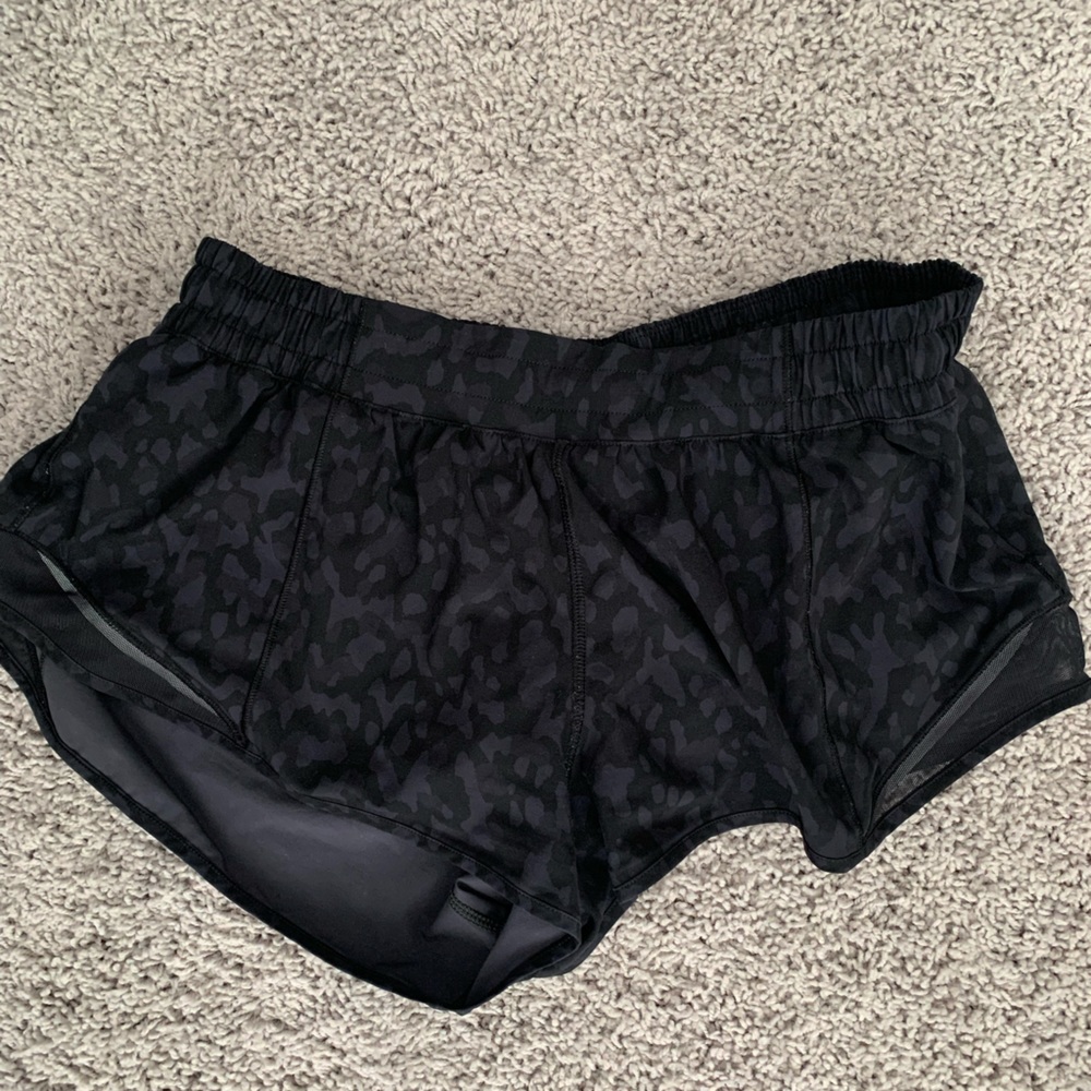 Lululemon Hotty hot shorts size 10 leopard
